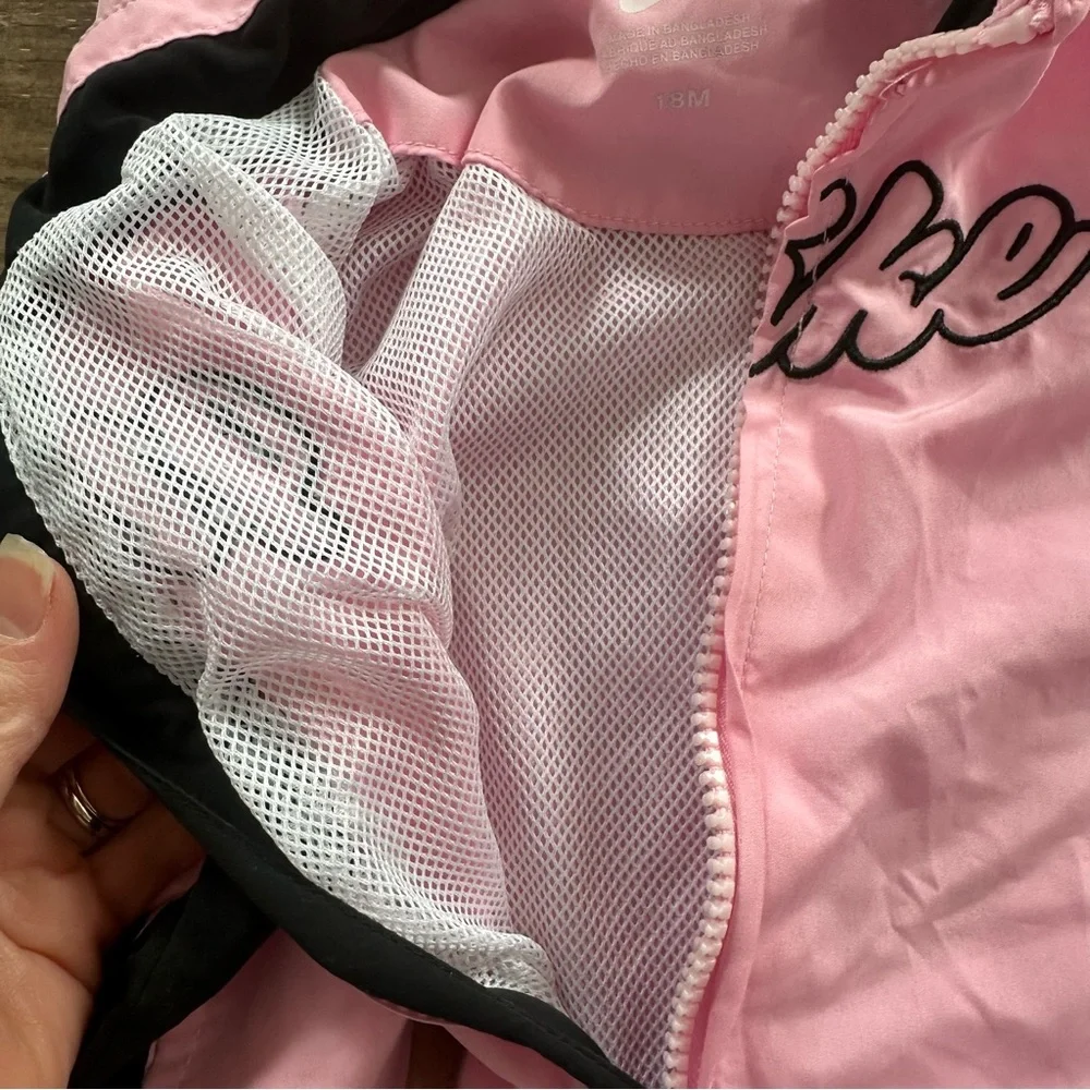 Nike baby girls light weight wind breaker coat with hood light pink and black